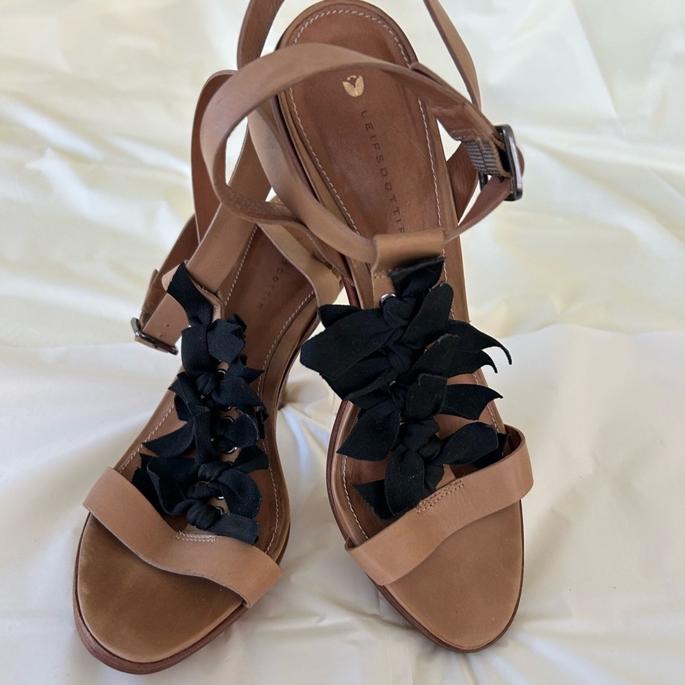 Leifsdottir Tan and Black bow Sandals. Size 8, leather